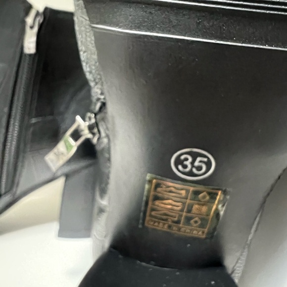 Elegant Black Ankle Boots - Picture 6 of 6